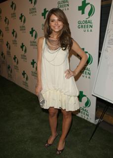 Maria Menounos feet photo thumbnail