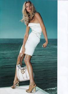 Gisele Bündchen feet photo thumbnail