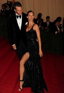 Gisele Bündchen feet photo thumbnail