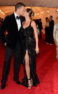 Gisele Bündchen feet photo thumbnail