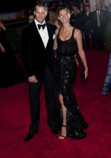 Gisele Bündchen feet photo thumbnail