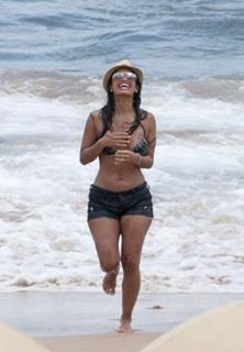 Rocsi Diaz feet photo thumbnail