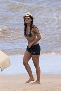 Rocsi Diaz feet photo thumbnail