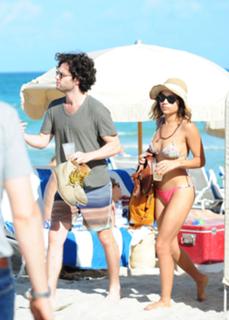 Zoë Kravitz feet photo thumbnail