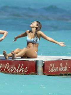 Jessica Alba feet photo thumbnail