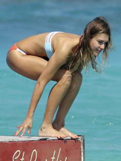 Jessica Alba feet photo thumbnail