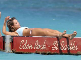 Jessica Alba feet photo thumbnail