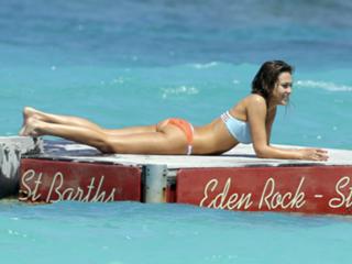 Jessica Alba feet photo thumbnail