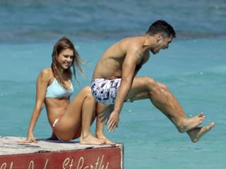 Jessica Alba feet photo thumbnail