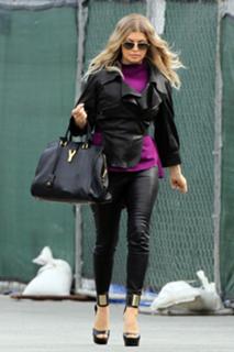 Fergie feet photo thumbnail