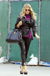 Fergie feet photo thumbnail