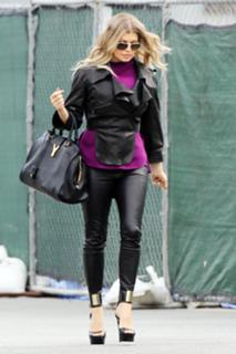 Fergie feet photo thumbnail