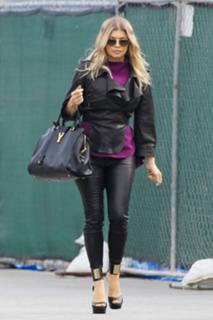 Fergie feet photo thumbnail