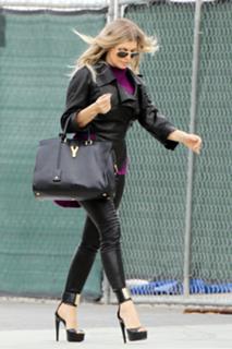 Fergie feet photo thumbnail