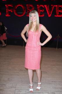Katrina Bowden feet photo thumbnail