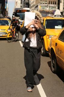 Amanda Bynes feet photo thumbnail