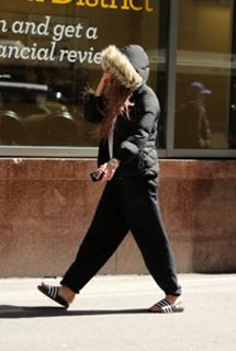 Amanda Bynes feet photo thumbnail