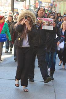 Amanda Bynes feet photo thumbnail
