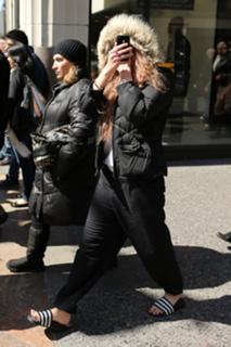 Amanda Bynes feet photo thumbnail