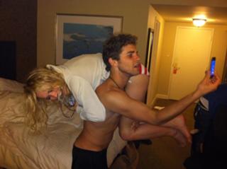 Emily Osment feet photo thumbnail
