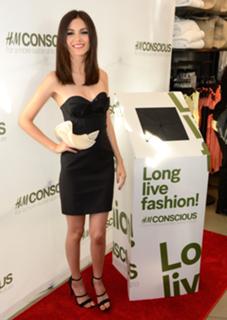 Victoria Justice feet photo thumbnail
