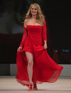Christie Brinkley feet photo thumbnail