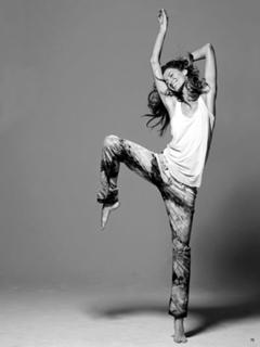 Gisele Bündchen feet photo thumbnail