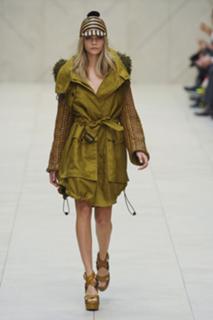 Cara Delevingne feet photo thumbnail