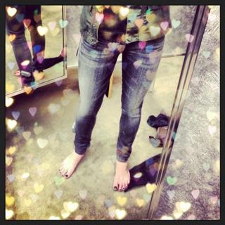 Aimee Teegarden feet photo thumbnail