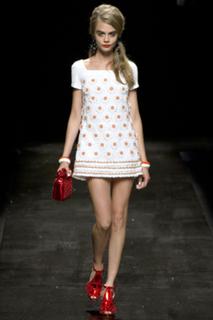Cara Delevingne feet photo thumbnail