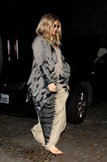 Fergie feet photo thumbnail