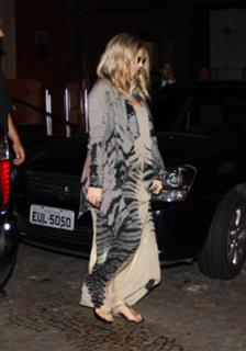 Fergie feet photo thumbnail