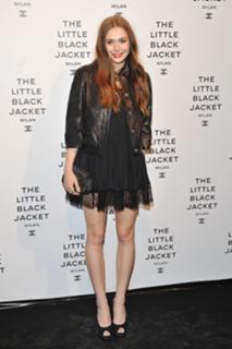 Elizabeth Olsen feet photo thumbnail