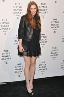 Elizabeth Olsen feet photo thumbnail