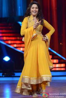 Madhuri Dixit feet photo thumbnail
