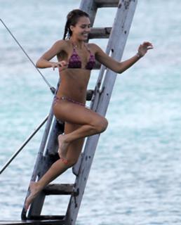 Jessica Alba feet photo thumbnail