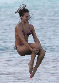Jessica Alba feet photo thumbnail