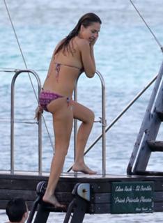 Jessica Alba feet photo thumbnail