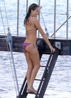 Jessica Alba feet photo thumbnail