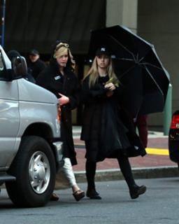 Jennifer Lawrence feet photo thumbnail