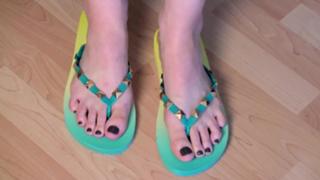 Brittani Taylor feet photo thumbnail