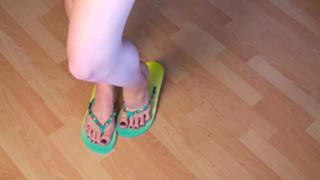 Brittani Taylor feet photo thumbnail