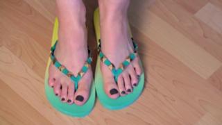 Brittani Taylor feet photo thumbnail