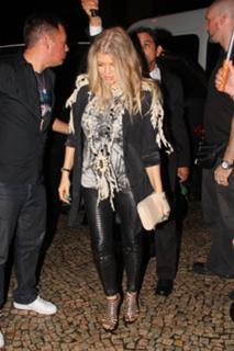 Fergie feet photo thumbnail