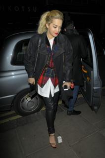 Rita Ora feet photo thumbnail