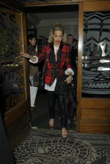 Rita Ora feet photo thumbnail