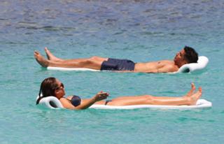 Jessica Alba feet photo thumbnail
