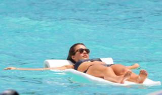 Jessica Alba feet photo thumbnail