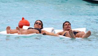 Jessica Alba feet photo thumbnail