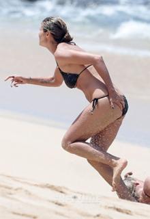 Heidi Klum feet photo thumbnail